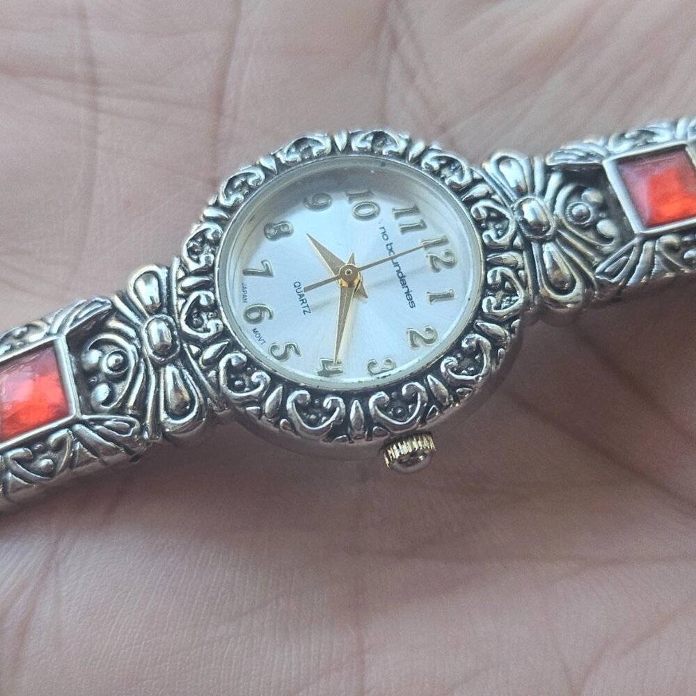 No Boundaries Women Wristwatch Silver Tone Vintage Style Analog Wrist Watch